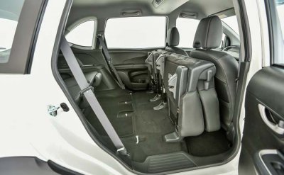 Ruang Tengah Baris Kedua Honda BRV Malang